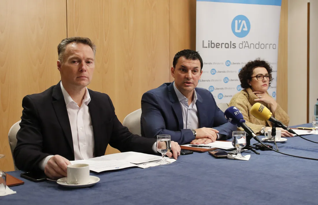 Costa, Gallardo i Pallarés van compartir ahir un esmorzar amb els mitjans.