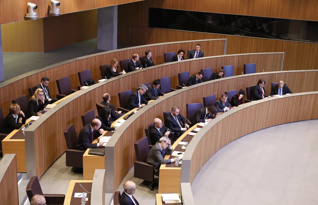 El treball amb els grups ha suavitzat les exigències als parlamentaris previstes en la proposta de canvi de reglament inicial.