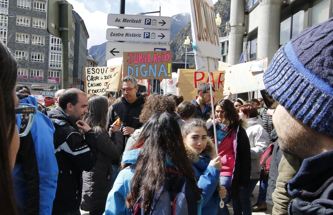 Una moment de la jornada de protesta dels treballadors públics per la reforma de la Llei de la funció pública.