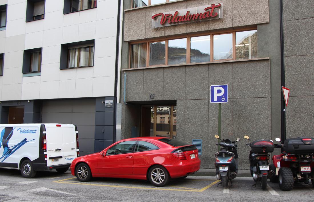 ANA/ Les oficines de Viladomat que han rebut una amenaça de bomba.