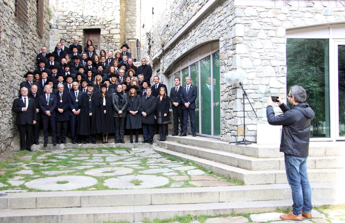 La foto tradicional de grup de la sessió de Consell General de Sant Tomàs.