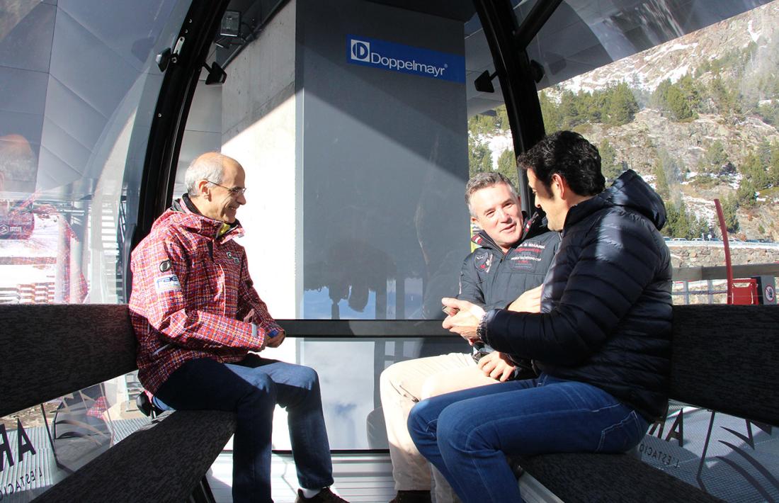 El cap de Govern, el síndic i el cònsol d'Ordino, a bord del nou giny