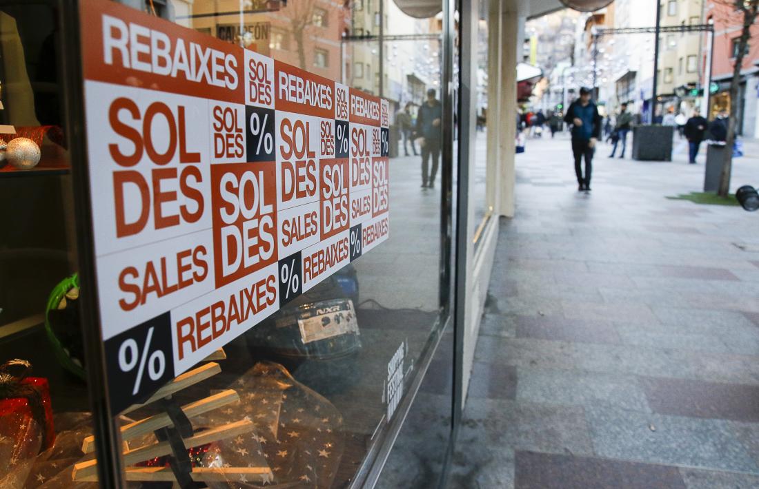 Els productes estan rebaixats entre un 20 i un 50%, sobretot pel que fa a confecció i perfumeria.