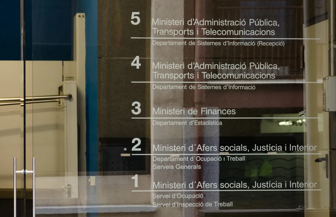 Entrada a l'edifici que acull el departament d'Estadística del Govern.