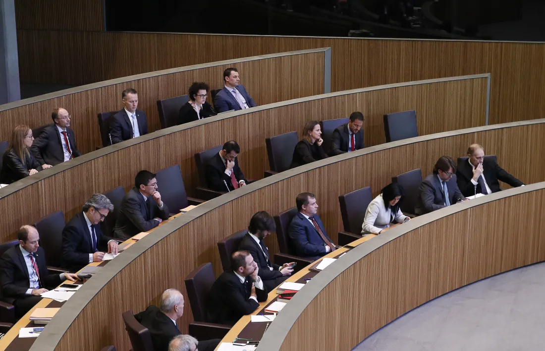 Les forces de l’oposició diuen “no entendre” el gir fet pel cap de Govern.