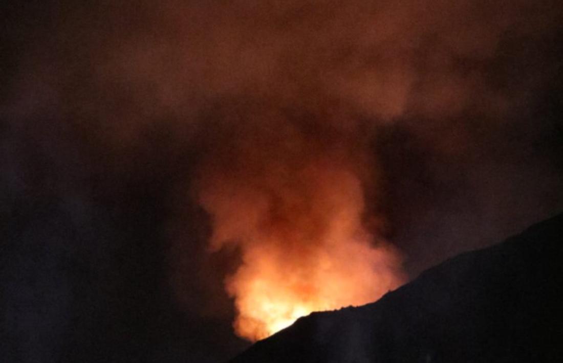 Els Pompièrs d’Aran continuaran demà les tasques d'extinció de l'incendi.