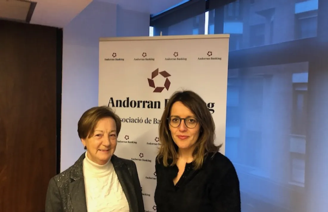 Canòlich Baró i Esther Puigcercós en l’acte de lliurament de la donació.