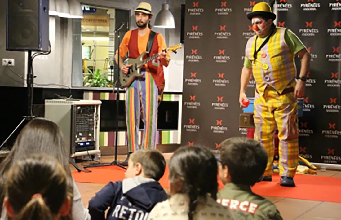 El lliurament de premis del concurs de dibuix ha anat acompanyat d'un espectacle per als infants.