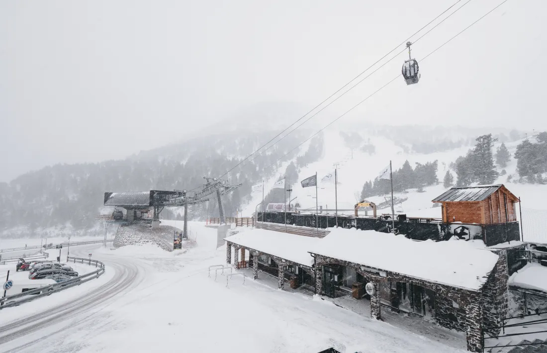Els gruixos actuals d’Ordino Arcalís se situen entre els 40 i els 70 cm de neus pols, segons les cotes.