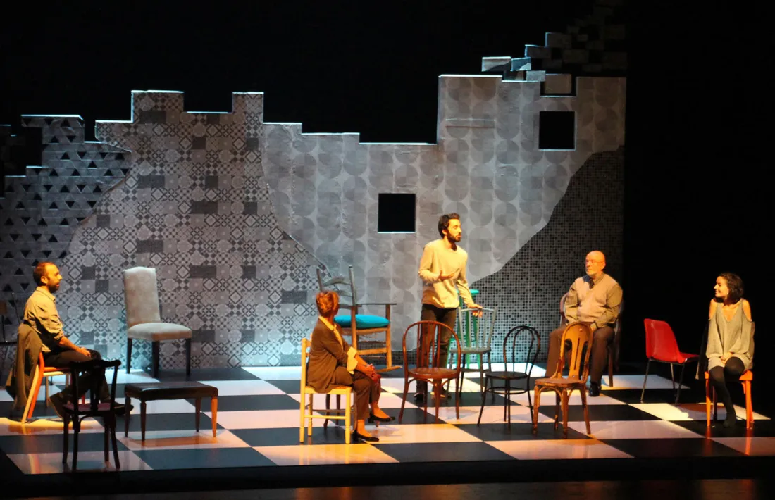  Un moment de l'obra 'Aniversari', produïda per l'ENA i L'animal escola de teatre.