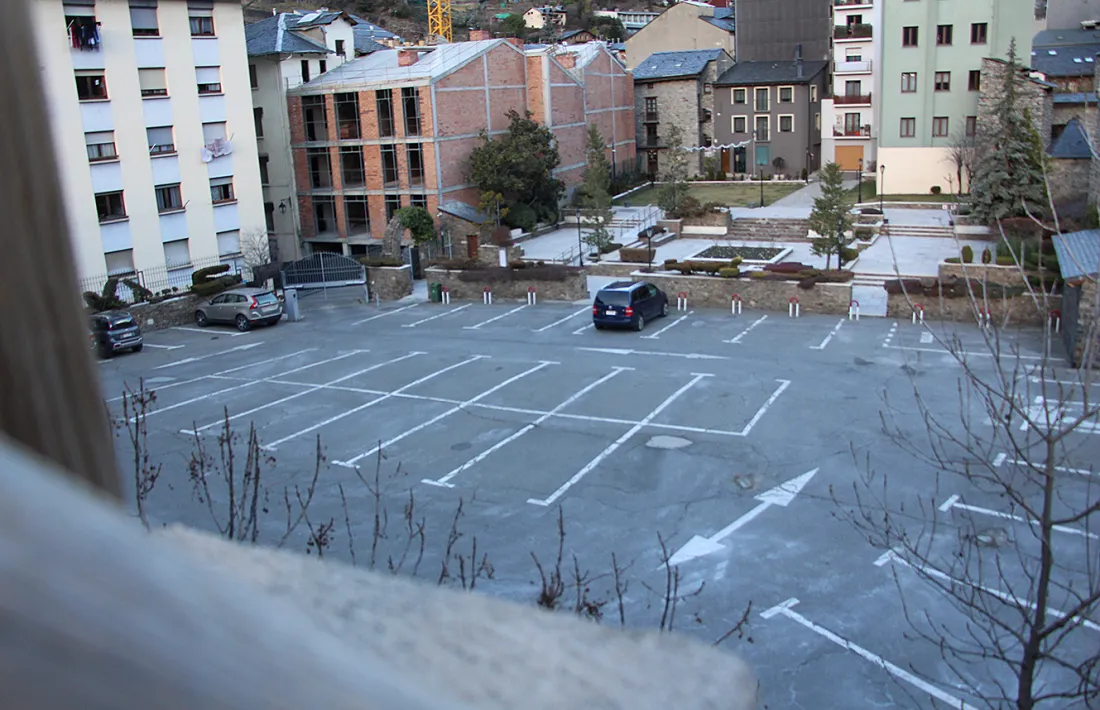 L'actual pàrquing, privat, a tocar de Casa de la Vall.