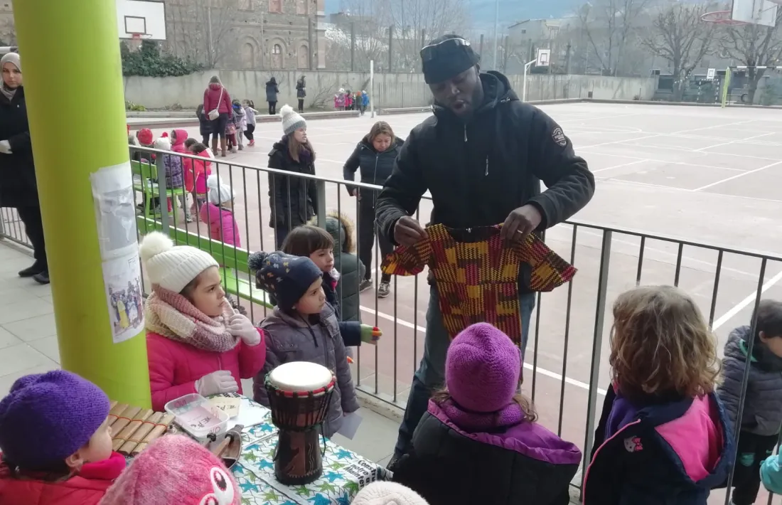 La jornada ha permès conèixer les diferents cultures que conviuen a l’escola.