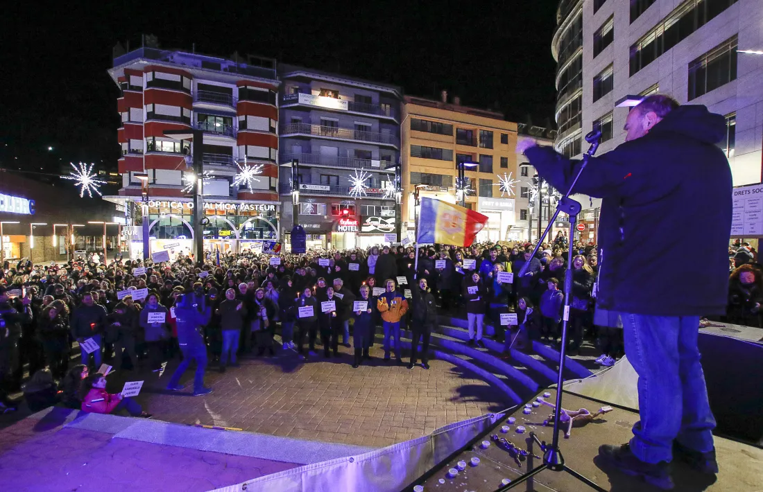 El secretari general de l’USdA, Gabriel Ubach, en un moment de la seva intervenció en la concentració de protesta d’ahir.