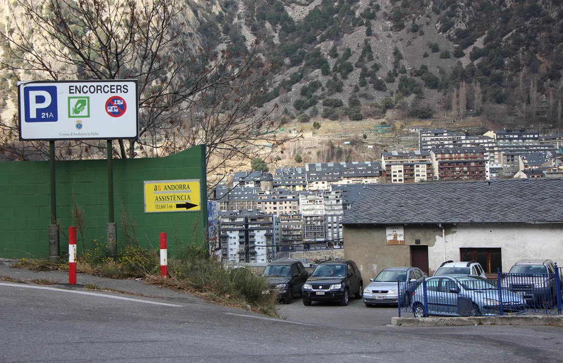 L'entrada actual a l'aparcament d'Encorcers.