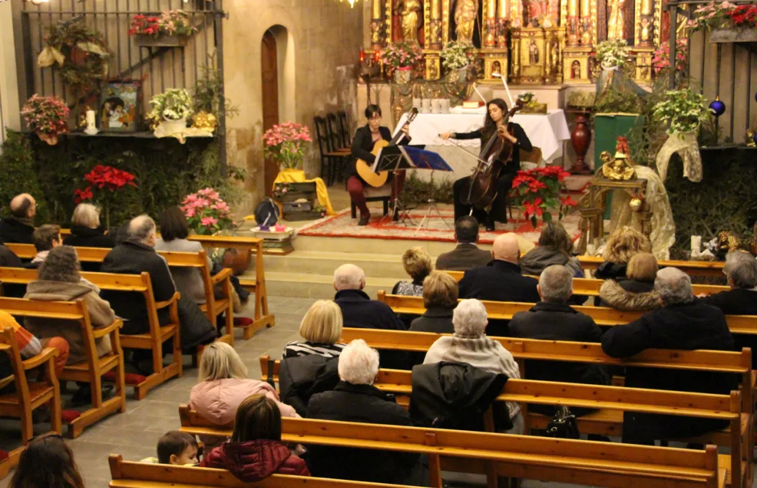 Un moment del concert de la violoncel·lista andorrana Carolina Bartumeu i la guitarrista espanyola Silvia Nogales celebrat aquest diumenge