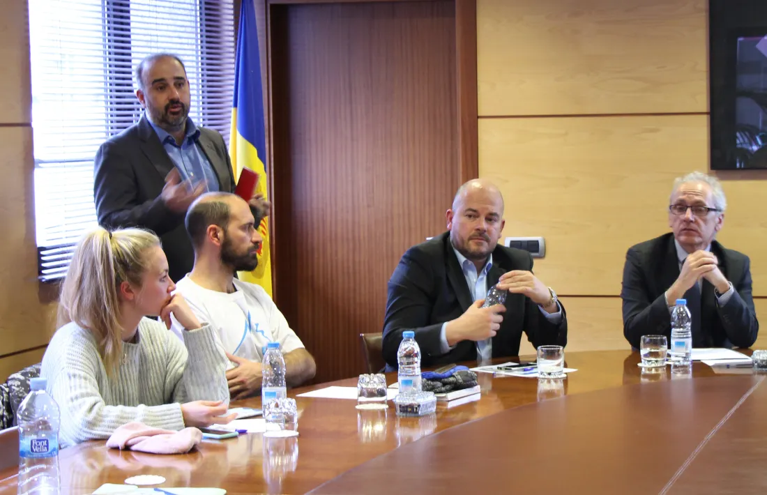 Un moment de la reunió de la Taula transversal per a la millora de l’oci nocturn.