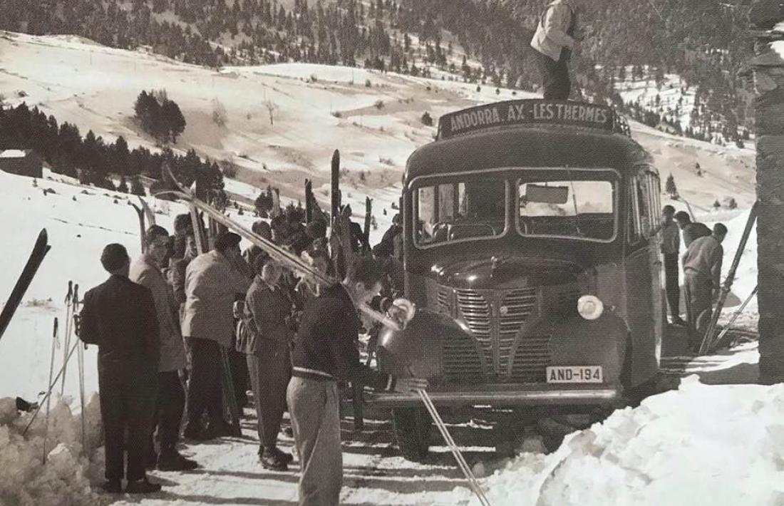 El Fargo de Fontaneda als anys d’esplendor, a finals dels 50, quan feia la línia d’Acs i portava els primers esquiadors.