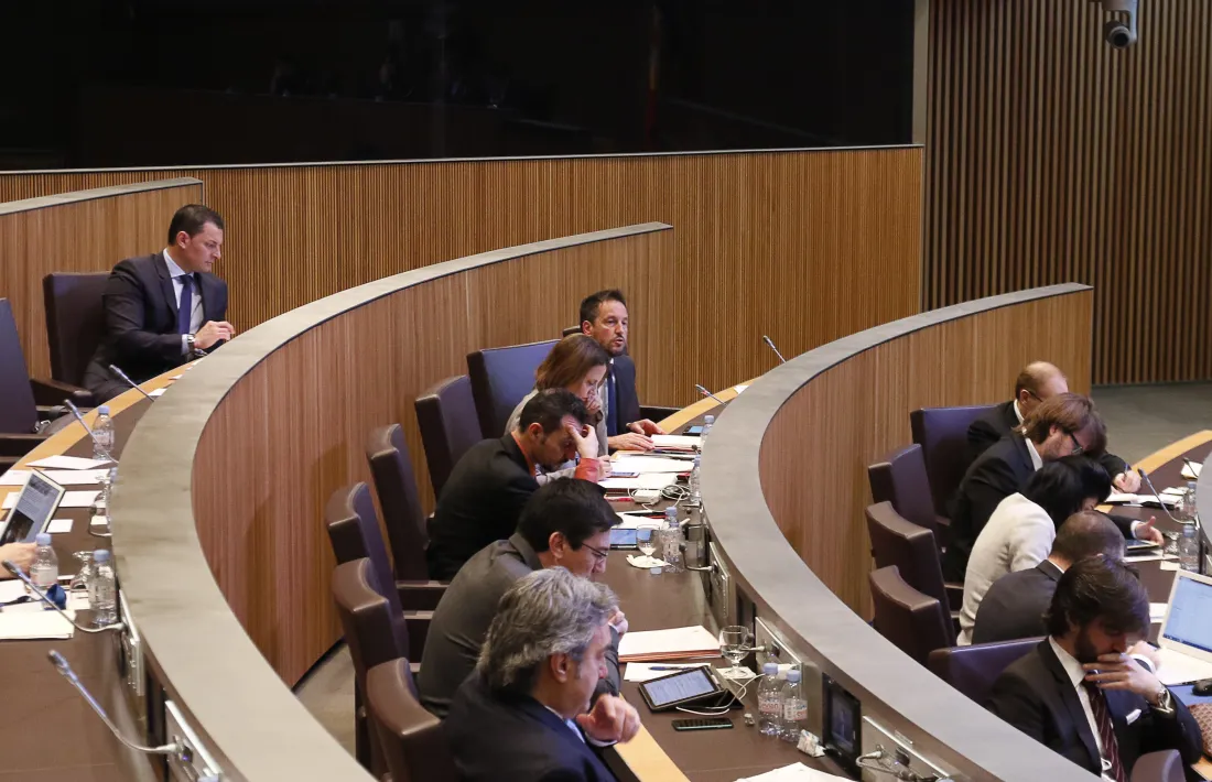 López va preguntar sobre el cost que suposaria establir una tretzena paga per a les pensions inferiors al salari mínim.