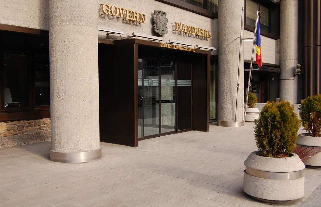 Cap a una gestió electrònica entre Govern i comuns 