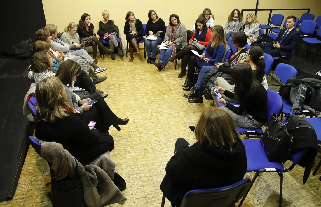 Acció Feminista vol un pronunciament concret del Comitè de Bioètica.