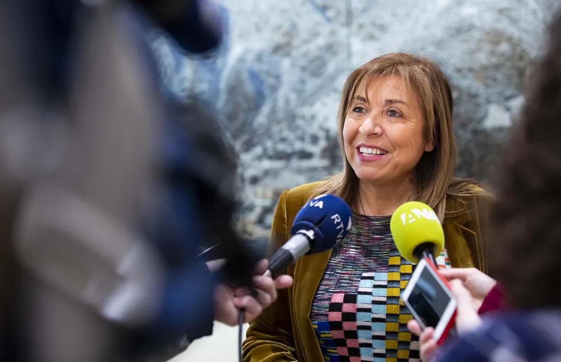 La cònsol major d'Andorra la Vella, Conxita Marsol, explica el projecte als periodistes, aquest dimecres.