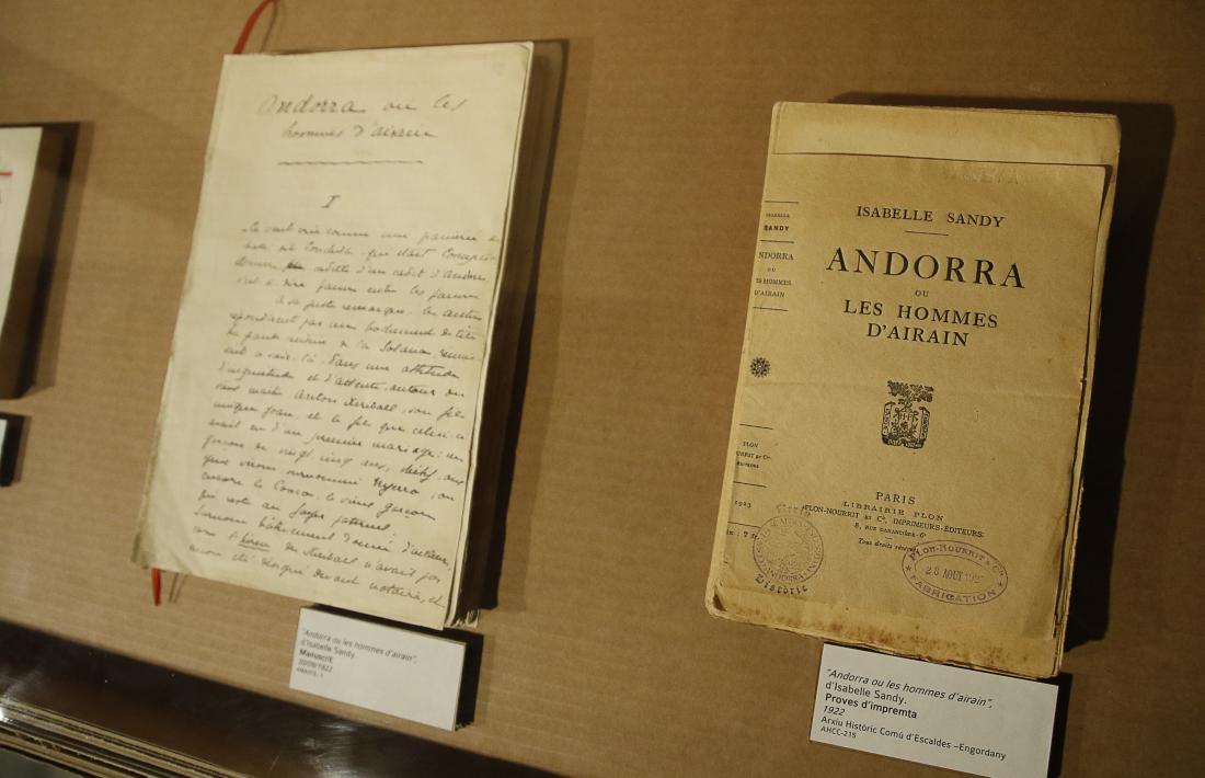 Manuscrit i prova d'impremta de 'Els homes d'aram', publicada el 1923 per Plon i que va ser un èxit immediat.