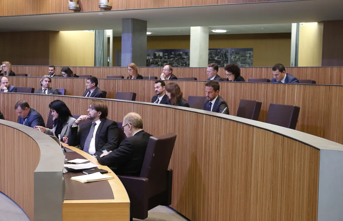 Els consellers de l’oposició en la sessió del Consell General d’ahir.