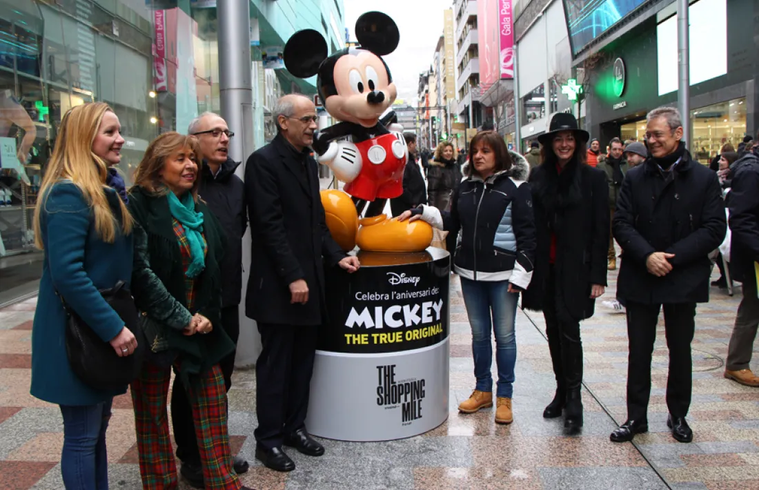 Fins i tot el cap de Govenr i el candidat de DA a les pròximes generals, Xavier Espot, es van apuntar ahir a la inauguració de The Shopping Mile.