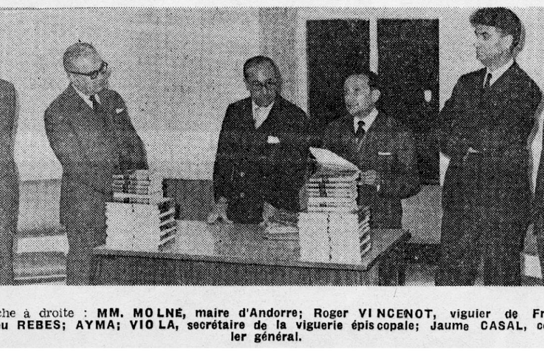 27 de novembre del 1967: inauguració d’Editorial Andorra, amb Bartomeu Rebés i Jaume Aymà, al centre, a la casa Guillemó de la capital. 