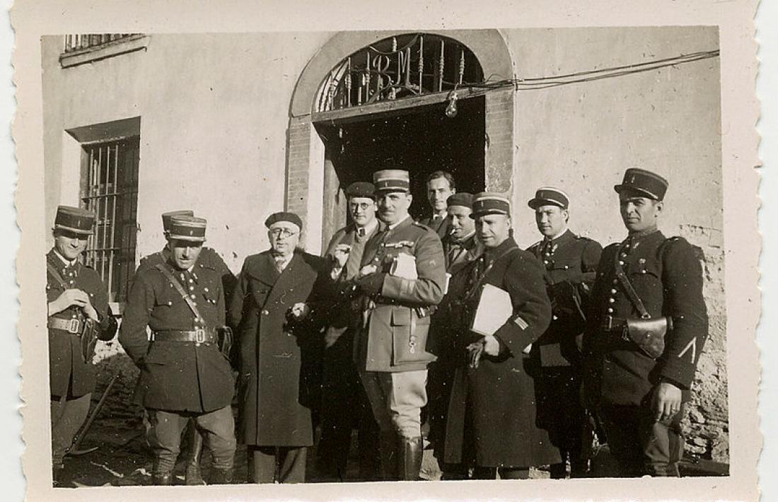 Les tropes que el 6 de febrer del 1939 es van plantar a la frontera formaven part del 4t Cos d’Exèrcit franquista, comandat pel coronel Muñoz Grandes; la força desplaçada al Runer la manava el capità Aguirre. El contacte es va establir al pont, terra de ningú entre Espanya i França, i les comitives van mantenir una reunió a la borda del Cosp; hi va haver fotos de família amb soldats, gendarmes i el cap de policia.