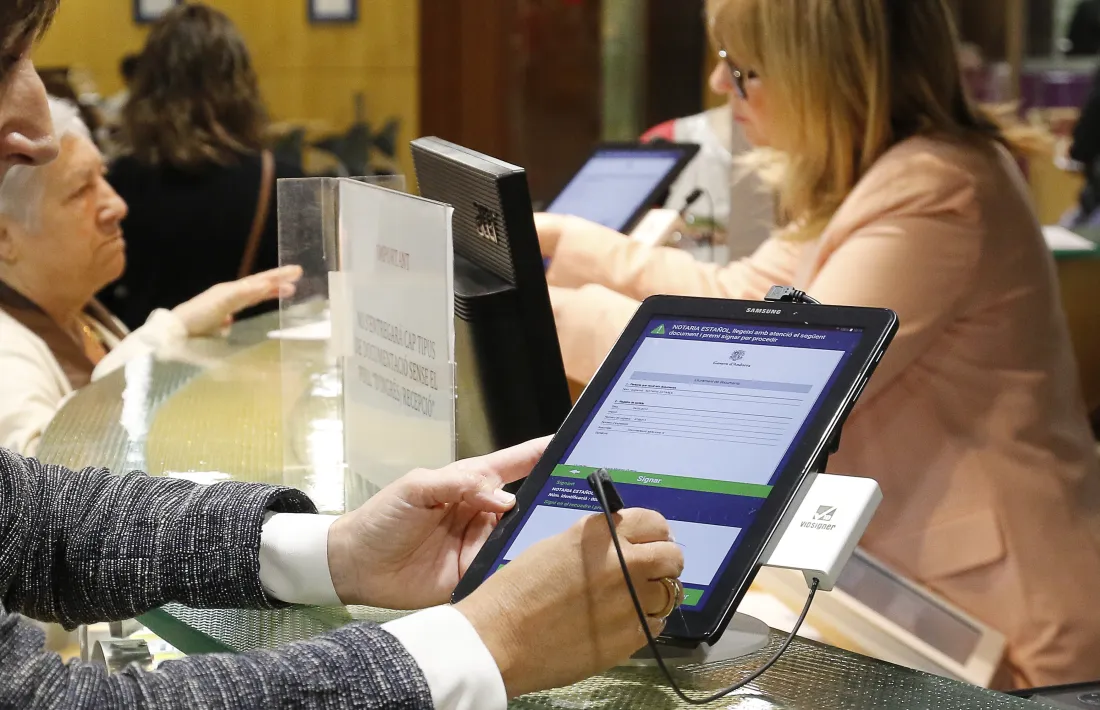 La implantació de la tauleta digital ha permès estalviar paper.