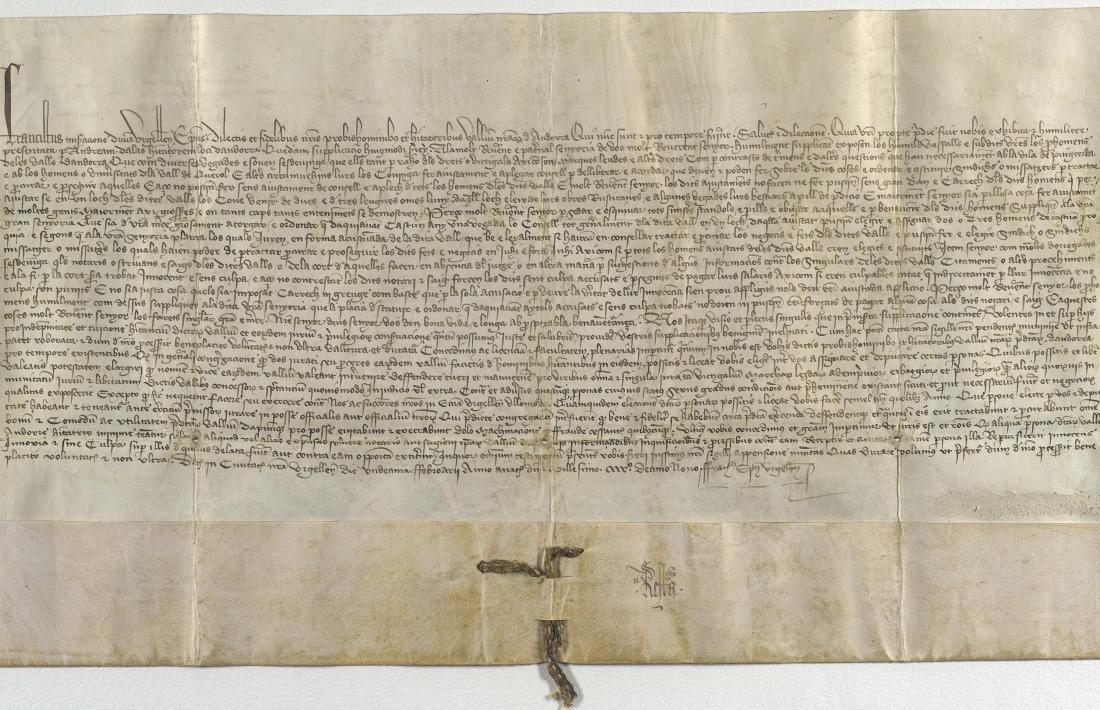 Pergamí amb el privilegi del bisbe Tovià, atorgat l’11 de febrer del 1419: es conserva a l’Arxiu Nacional.