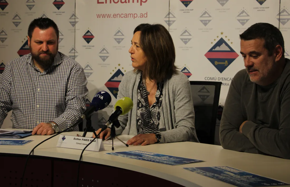 Àlex Arnó, Esther París i Robert Lizarte en la roda de premsa.