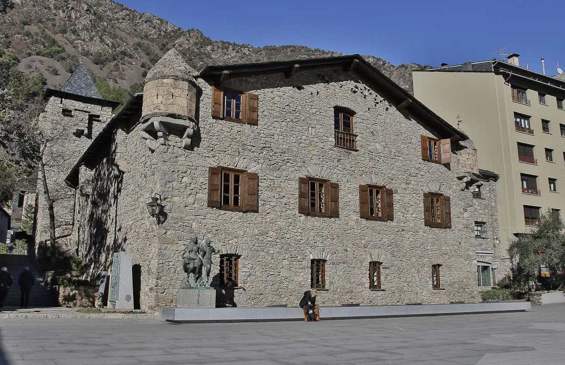 Casa de la Vall, el conjunt catedralici de la Seu i el castell de Foix són els tres eixos arquitectònics de la candidatura transnacional que liderarà Andorra: s’hi afegiran altres deu monuments del país, entre els quals Santa Coloma i el jaciment de la Margineda.