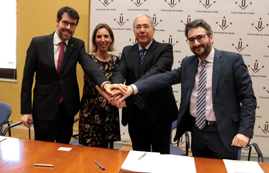 La consellera Àngels Chacón, amb el ministre andorrà d'Educació, Eric Jover, el rector de la UdL, Roberto Fernández, i l'alcalde de la Seu d'Urgell, Albert Batalla.