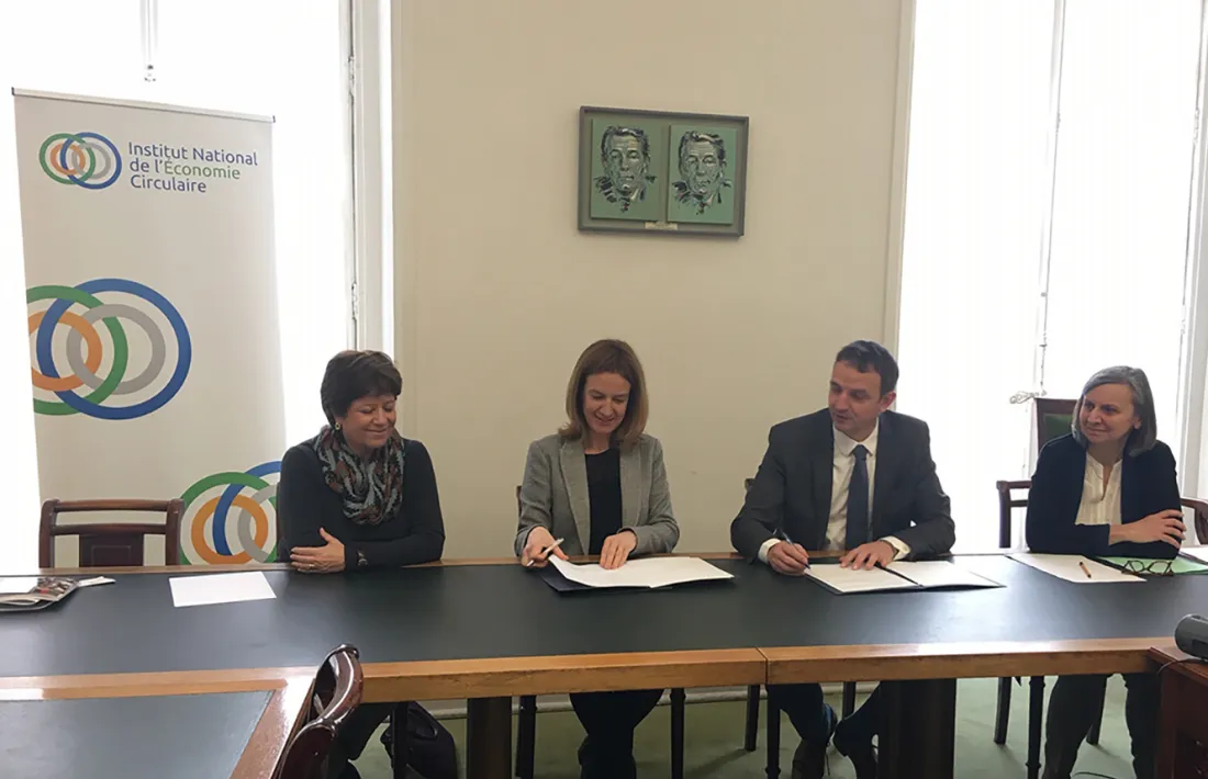 La signatura del conveni s'ha fet avui a París.