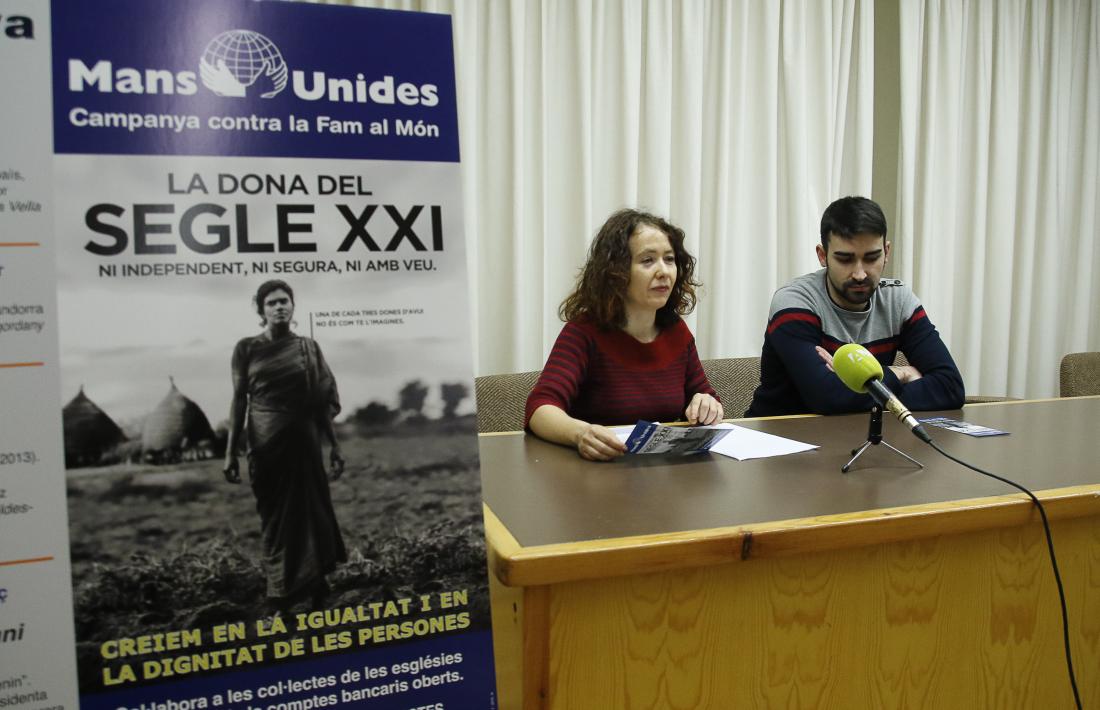 Meritxell Farrero i Guillem Tudó durant la presentació dels projectes i els actes de la campanya de Mans Unides, ahir a la tarda.