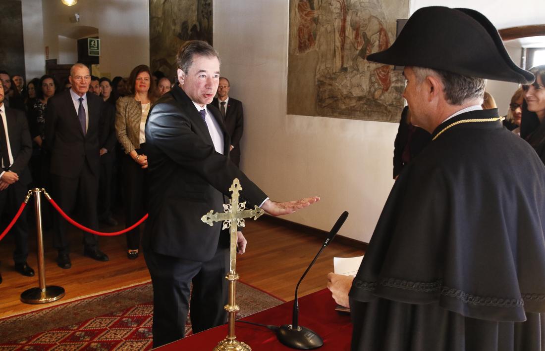 Un moment del jurament de Joan Manel Abril com a nou magistrat del TC.