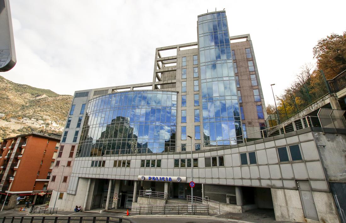 L'edifici de la policia.