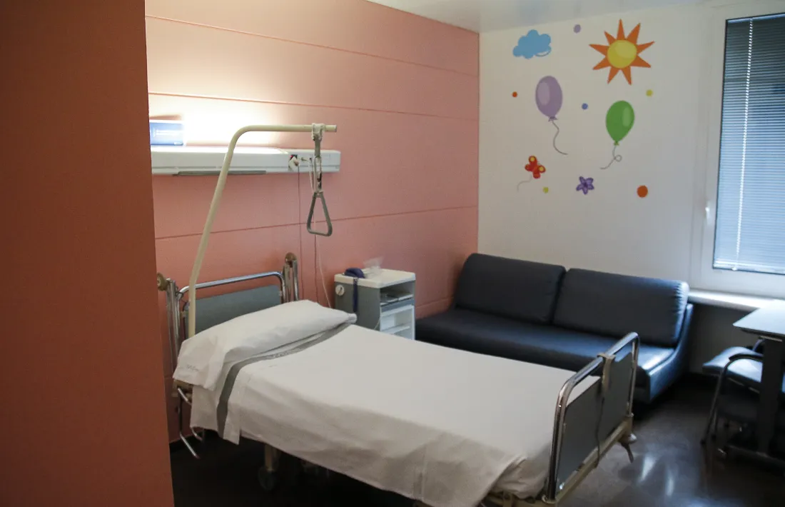 Habitacions de maternoinfantil són utilitzades per a pacients de traumatologia.