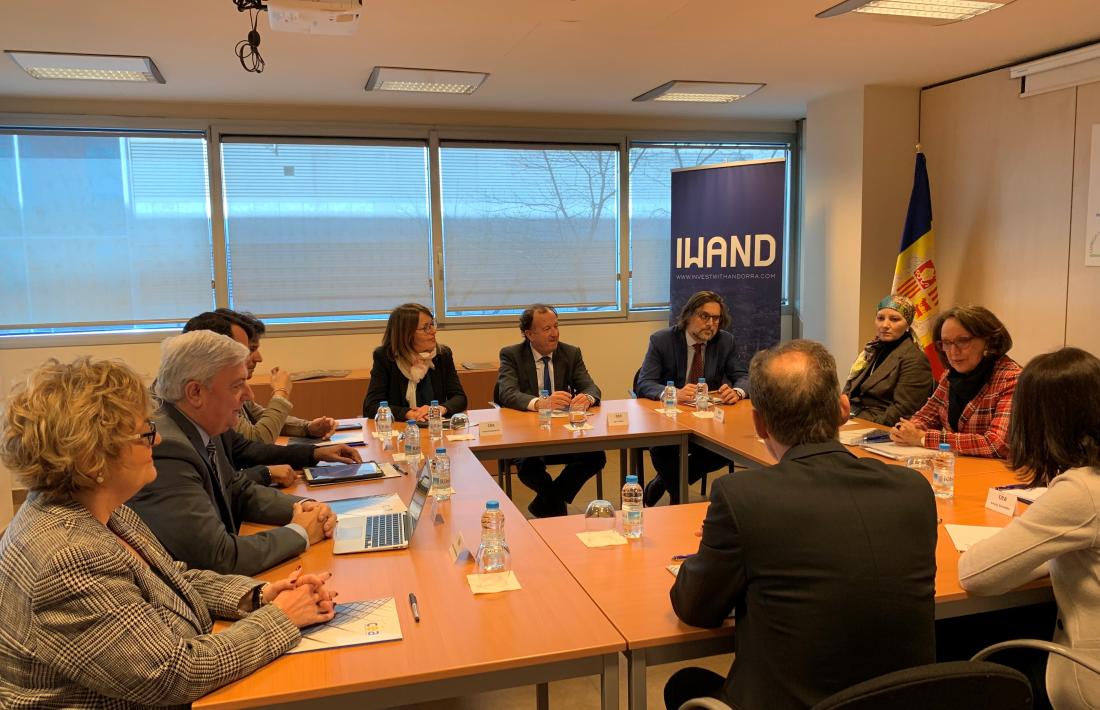 Una imatge de la reunió de Grynspan amb els representants de la CEA, ahir. 