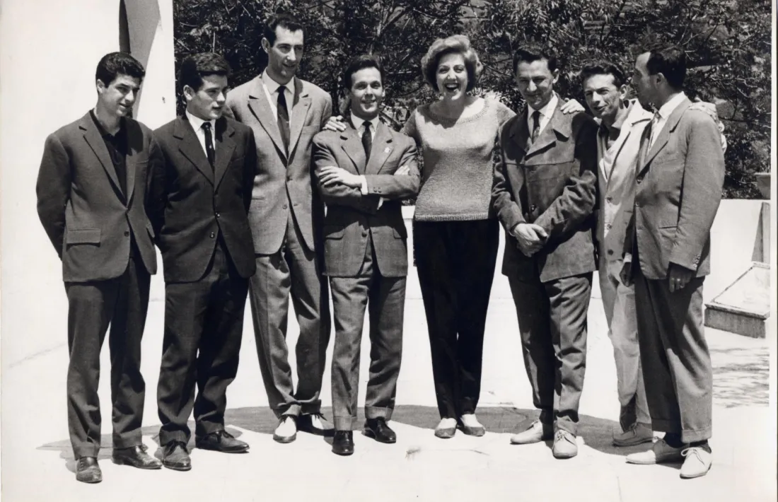 Danjon, al centre de la imatge, en una escena captada als primers anys 60 a la terrassa de Radio Andorra; a la seva esquerra, l'actriu catalana Mary santpere.