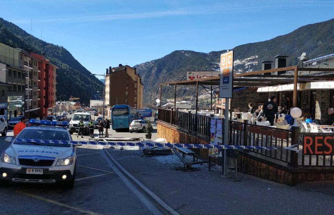 L'accident va tenir lloc prop d'un restaurant al qual acudeixen molts esquiadors.