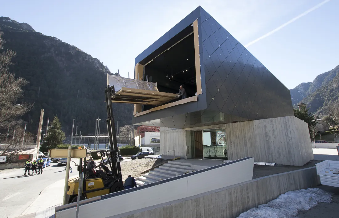 El col·legi apostòlic, cap amunt.