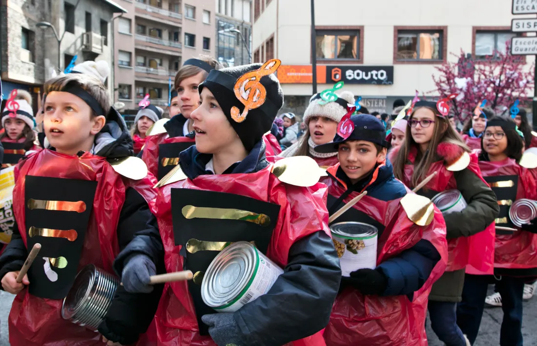 La rua aplegarà enguany alumnes dels tres centres educatius.