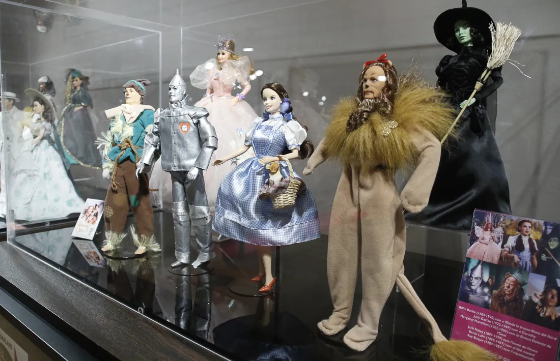 Els personatges de 'El mag d'Oz', passats també pel sedàs de Mattel.