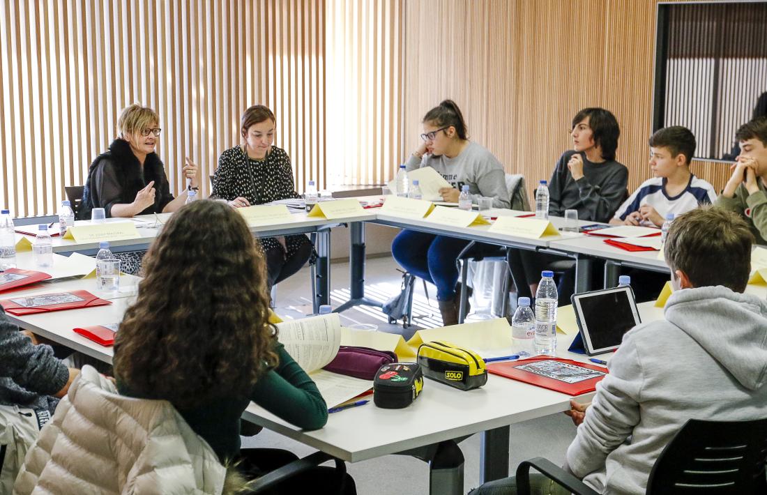 Els alumnes dels tres sistemes educatius van treballar ahir les propostes en comissió.