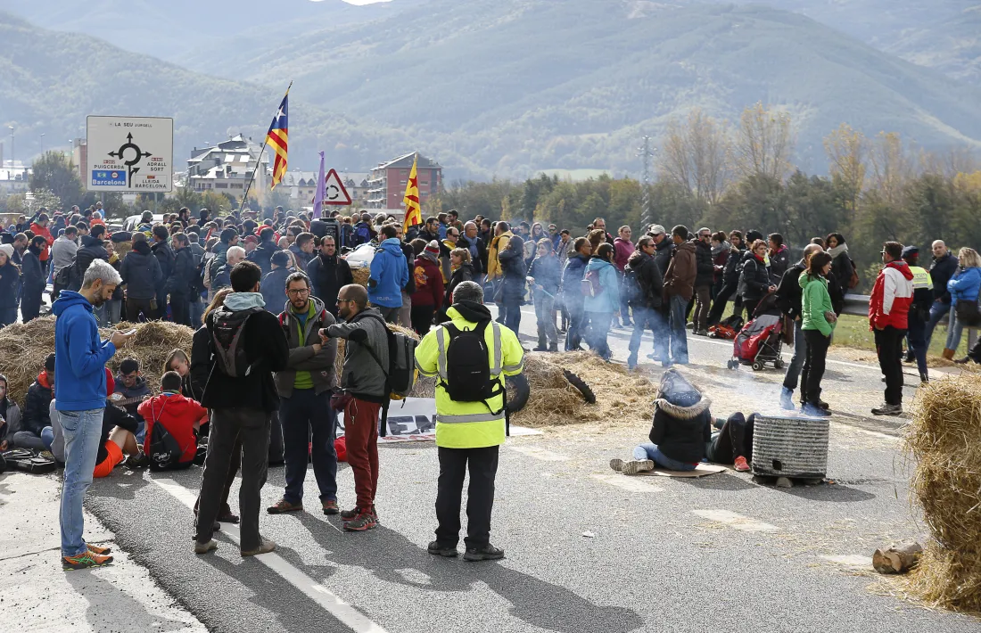 El tall que va tenir lloc a l’N-145 arran del referèndum de l’1 d’octubre.