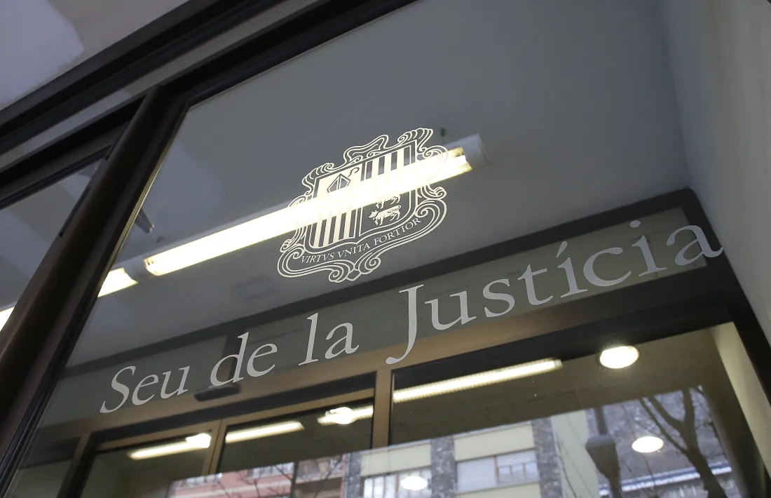 La porta de la Seu de la Justícia.