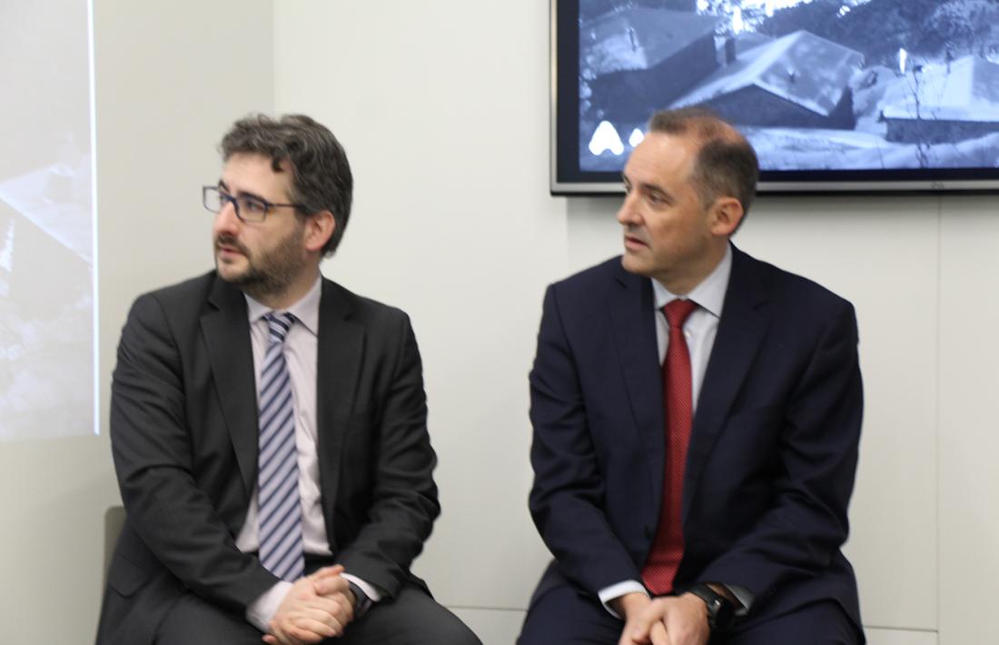 El ministre d'Educació i Ensenyament Superior, Eric Jover, i el director general d'Andorra Telecom, Jordi Nadal.